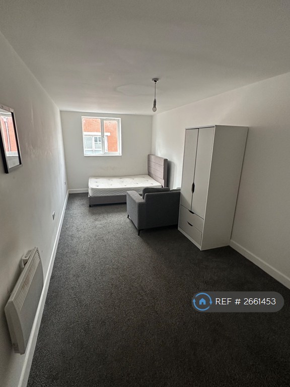 1 bedroom flat in High Street, Burton-On-Trent, DE14 (1 bed) (#2661453)