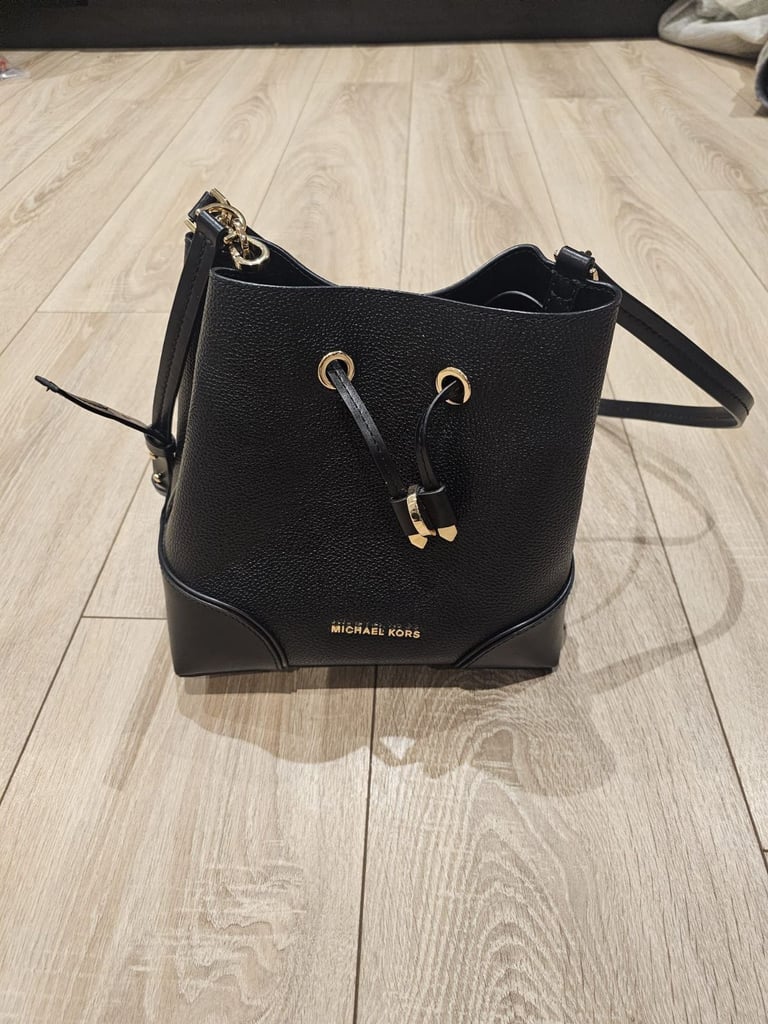 image for Michael kors black leather medium mercer bucket bag