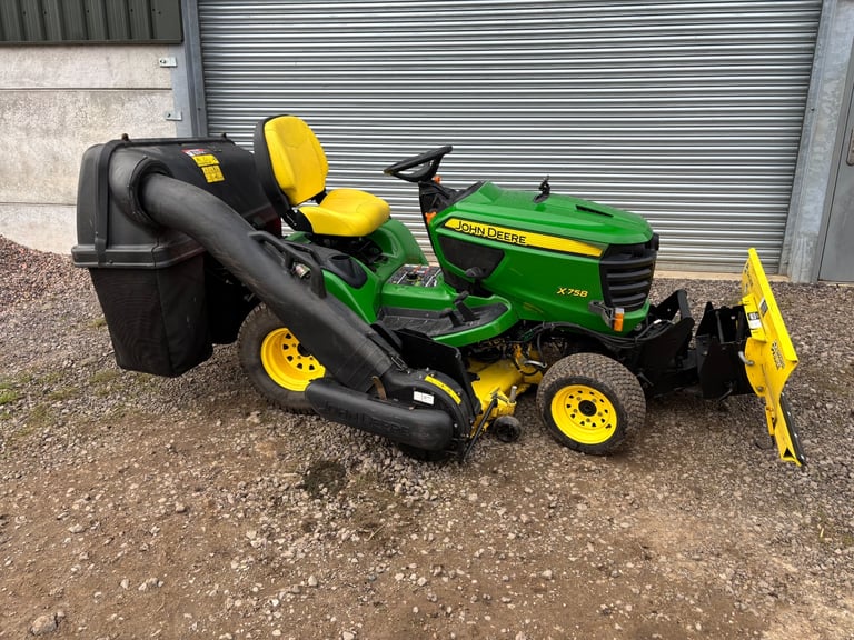 X758 John Deere ride on mower