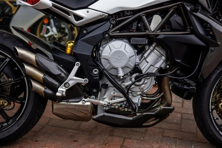 MV Agusta Brutale LOW MILES ! CARBON ! STUNNING