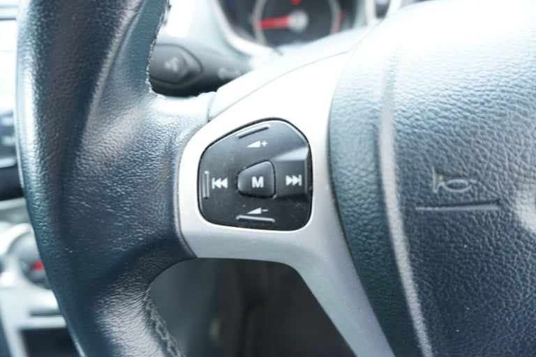 2010 Ford Fiesta 1.6 Titanium 5dr HATCHBACK Petrol Manual