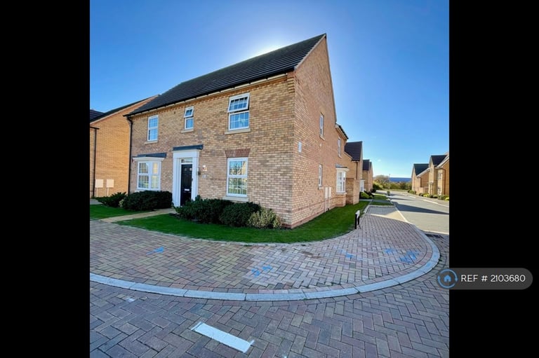 4 bedroom house in Montague Crescent, Brooklands, Milton Keynes, MK10