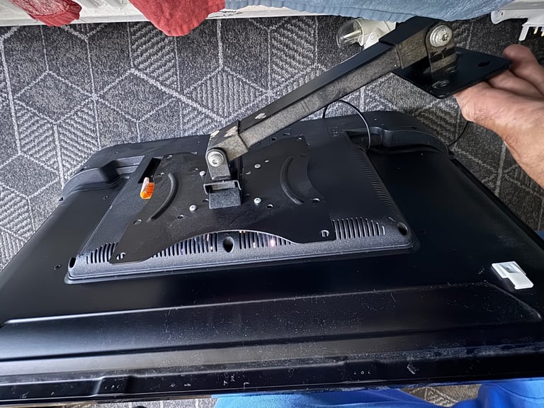 ✅📱smart Bush 32” whit wall bracket 