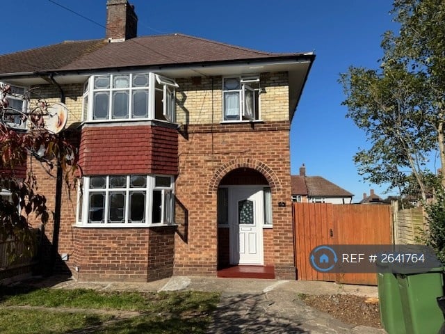 3 bedroom house in Alnwick Road, London, SE12 (3 bed) (#2641764)