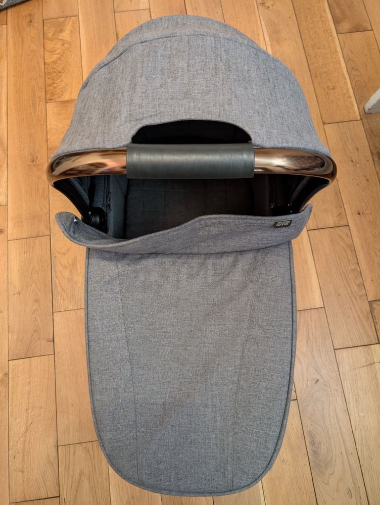image for *bargain* Ocarro carry cot bassinet great condition 