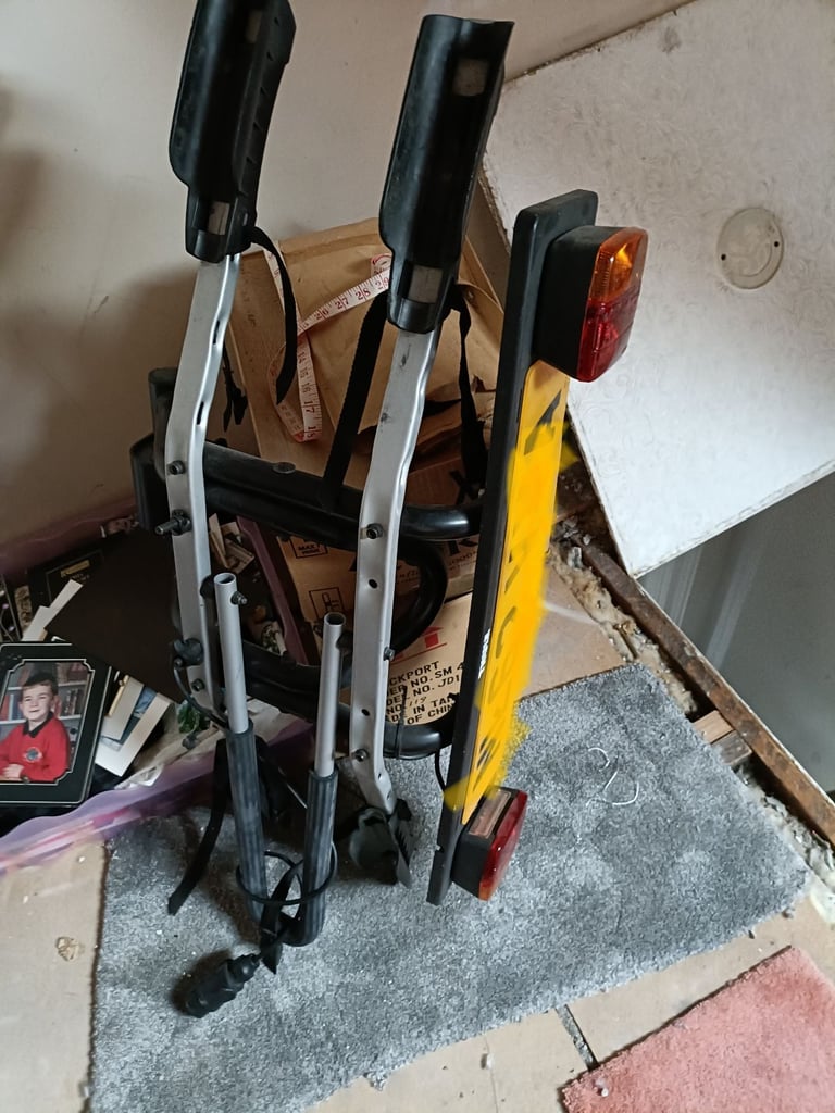 Towbar bike carrier 