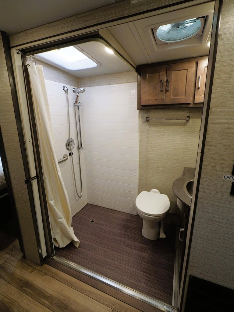Winnebago Inspire AE, Luxury Motorhome, 7 Berth, Wheelchair Lift