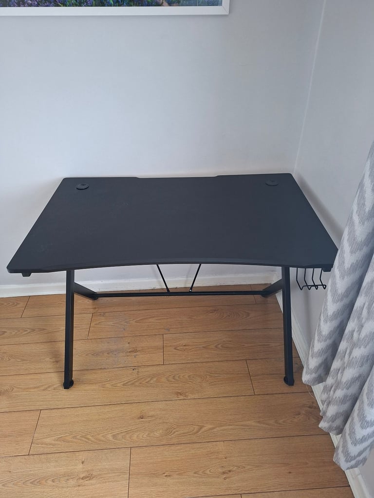 Computer desk