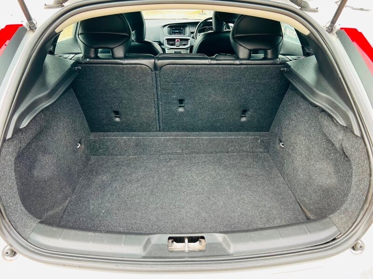 2014 Volvo V40 1.6 D2 SE Lux Hatchback 5dr Diesel Manual Euro 5 (s/s) (115 ps) HATCHBACK Diesel M...