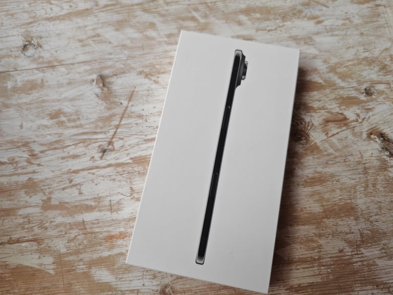 New Apple iPhone Air Swap for a Samsung Fold 7 or Honor V5