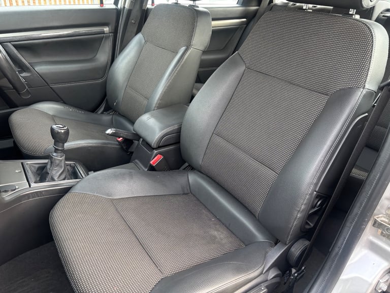 09 VAUXHALL VECTRA 1.8 DESIGN, 2 OWNERS, FULL SERVICE HISTORY, MOT JUNE, VGC, £995