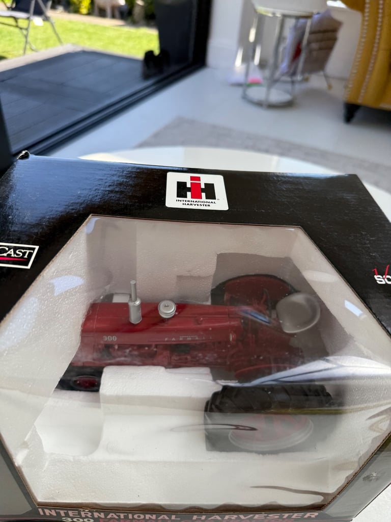 1/16 Speccast International harvest farmall 300 vintage gas tractor boxed rare