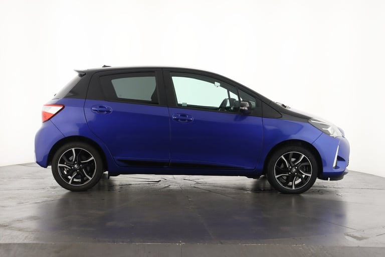 2018 Toyota Yaris 1.5 Hybrid Red Bi-tone 5dr CVT HATCHBACK PETROL/ELECTRIC Automatic