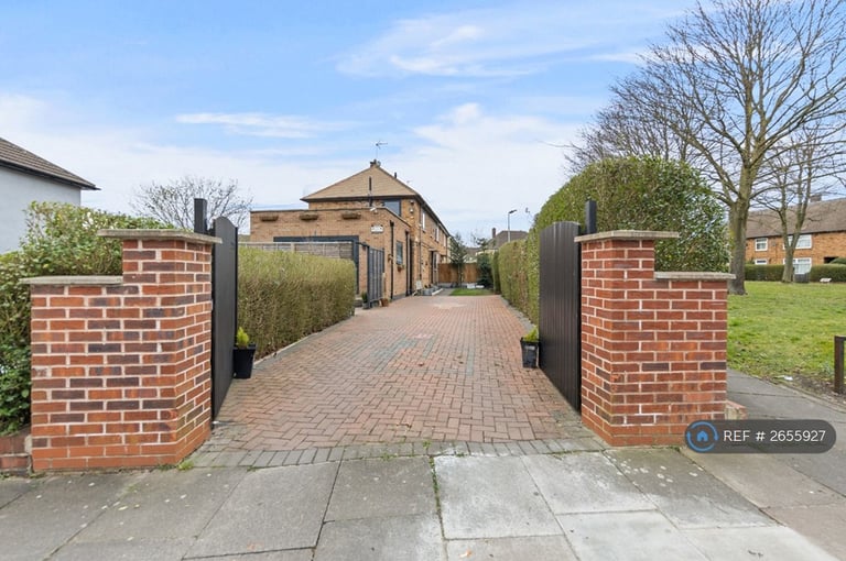 4 bedroom house in New Parks Boulevard, Leicester, LE3 (4 bed) (#2655927)