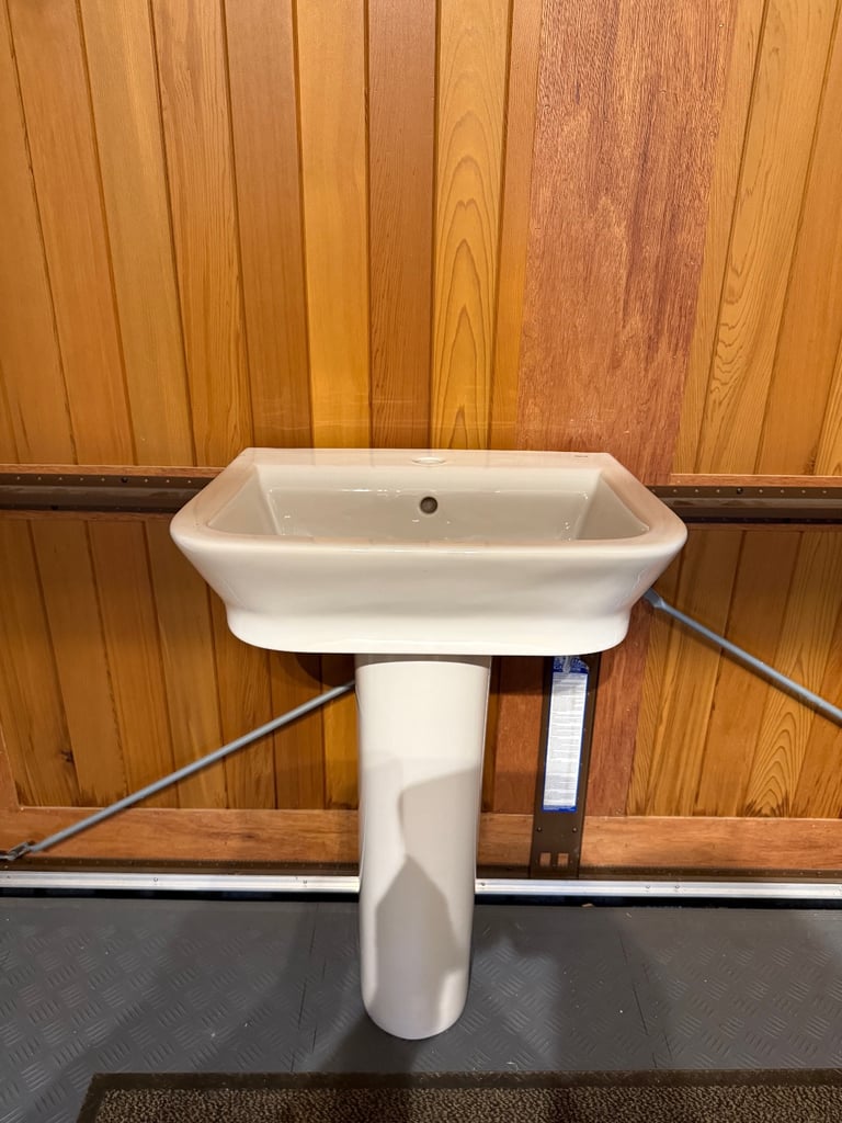 'Roca' China Basin with Pedestal