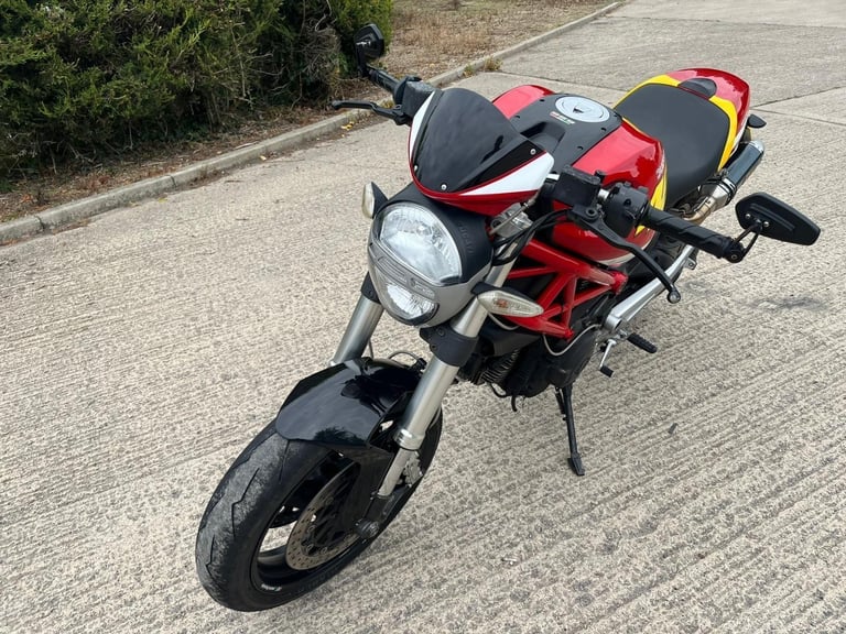 2008 08 DUCATI MONSTER 696 PLUS M696  RED NAKED M 696 RETRO CAFE STYLE