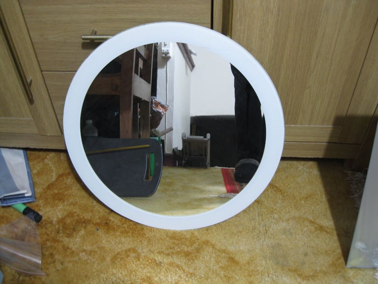 FREE ROUND MIRROR GUNNISLAKE PL18 9NA