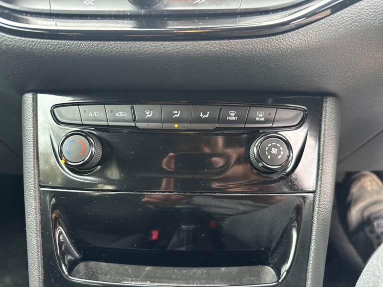 2017 Vauxhall Astra 1.4T 16V 150 SRi Nav 5dr Auto HATCHBACK Petrol Automatic