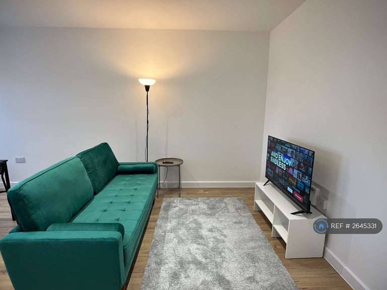 1 bedroom flat in Oriel House, Northampton, NN1 (1 bed) (#2645331)
