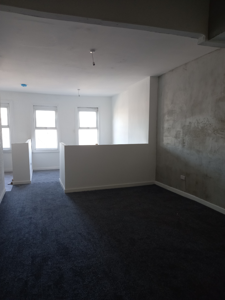**TO LET*HIGH SPEC**1 BED/LARGE STUDIO**FLAT 1**4-6 WATERLOO ROAD**