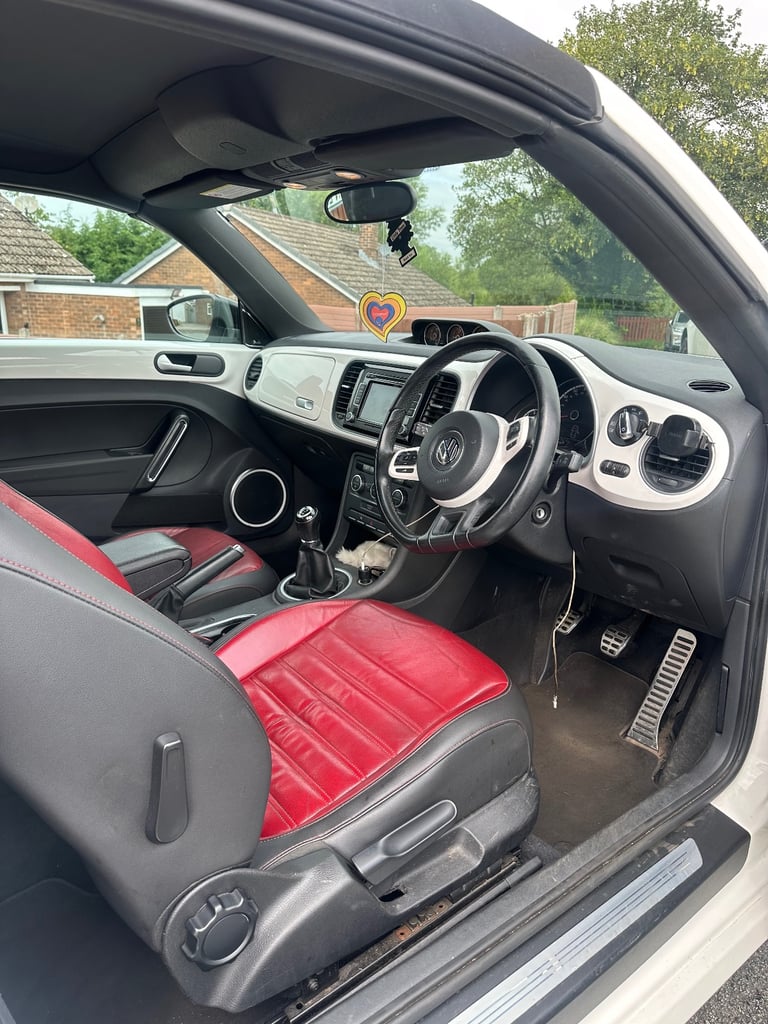 Volkswagen, BEETLE, Convertible, 2013, Manual, 1968 (cc), 2 doors