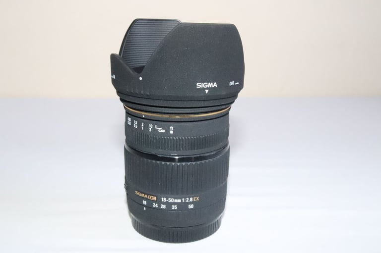 Sigma 18-50mm f/2.8 EX DC Macro Lens for Canon