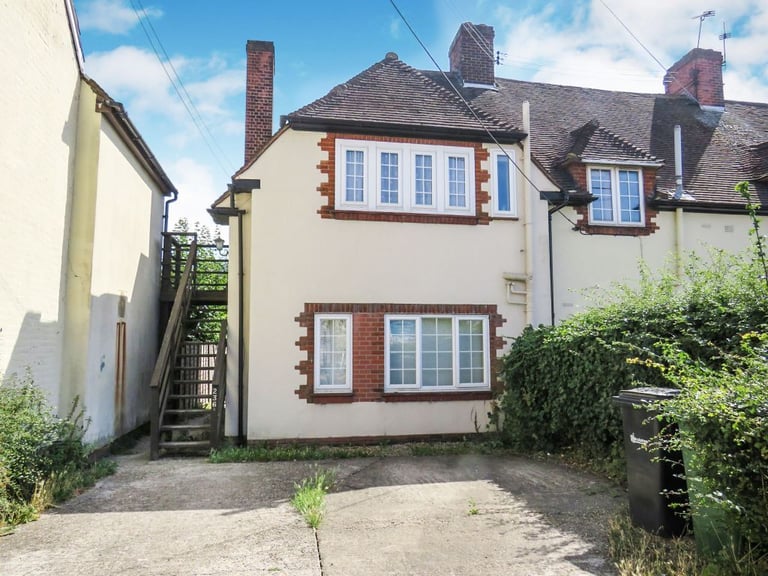 2 Bedroom Ground Floor Flat For Sale Braintree, Essex  - Leasehold