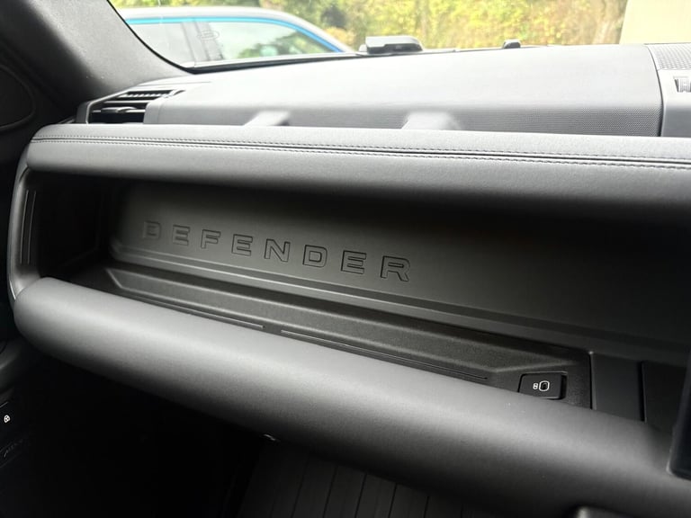 2025 Land Rover Defender 2025 3.0 D250 Hard Top X-Dynamic SE Auto PANEL VAN Diesel Automatic