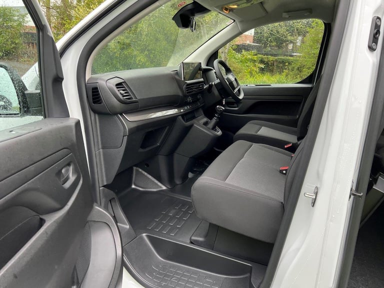 November 2024 Vauxhall Vivaro 2.0 3100 Prime XL Crew (145) Double Cab – 5 Seater