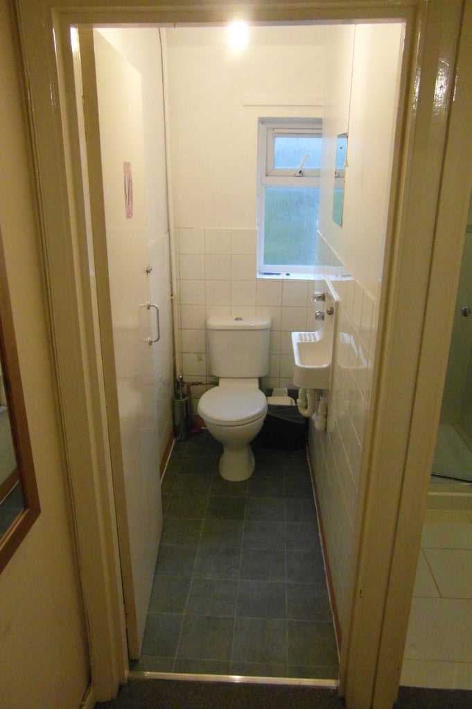 Nice Double Room For 1 Person/ Bills Included, East Acton - Zone 2