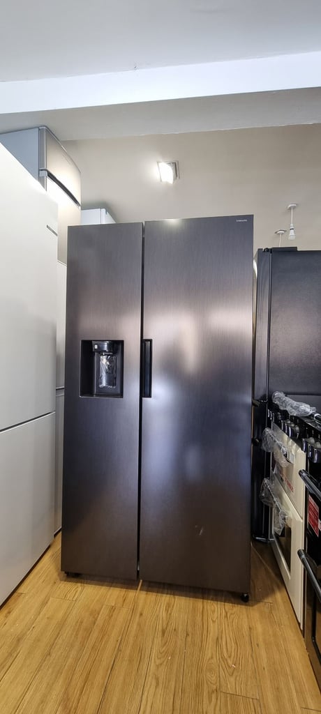 Ex display Fridge freezer Samsung American style with water dispenser and ice maker 