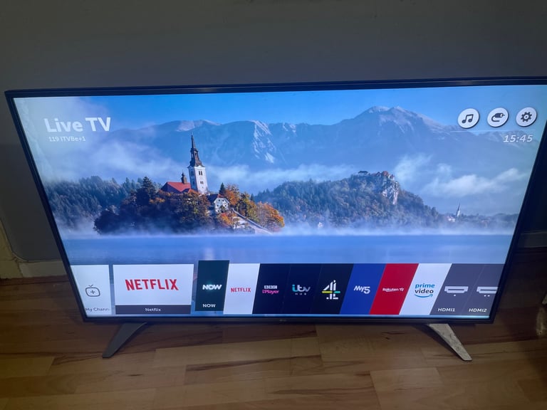 49 inches LG smart 4k tv with remote in perfect working condition