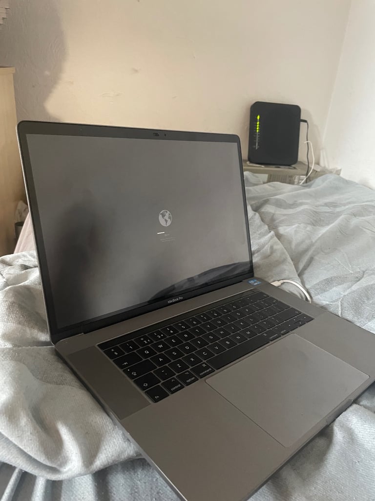 MacBook Pro READ DESCRIPTION 