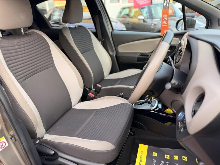 2016 Toyota Yaris 1.5 VVT-h Design E-CVT Euro 6 5dr Hatchback Automatic