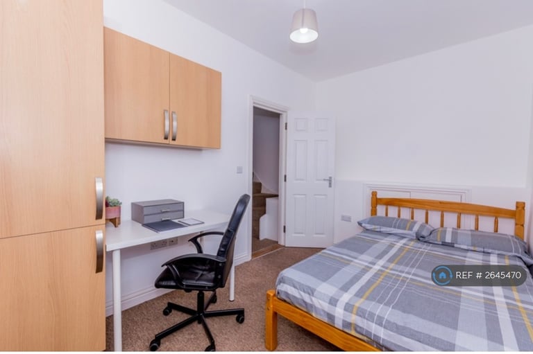 5 bedroom house in Grenville Road, Southsea, PO4 (5 bed) (#2645470)