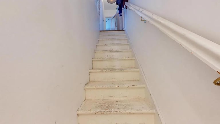 Bright 3-Bedroom Duplex with Terrace on Harley Road