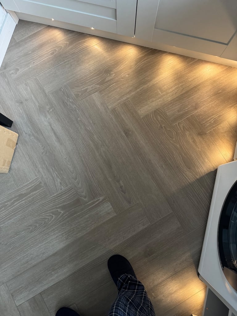 Light oak herringbone laminate flooring 8mm boards