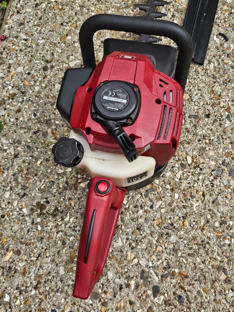 Petrol hedge trimmer
