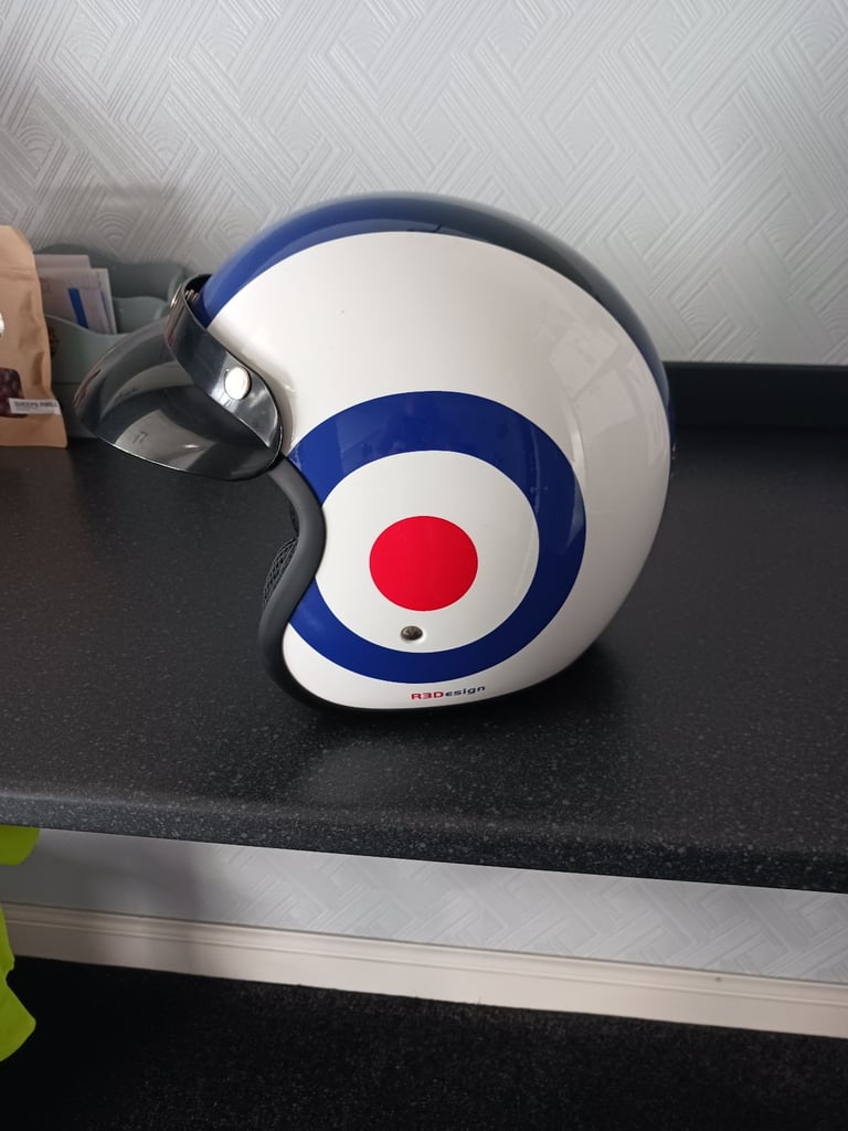 Open face crash helmet 