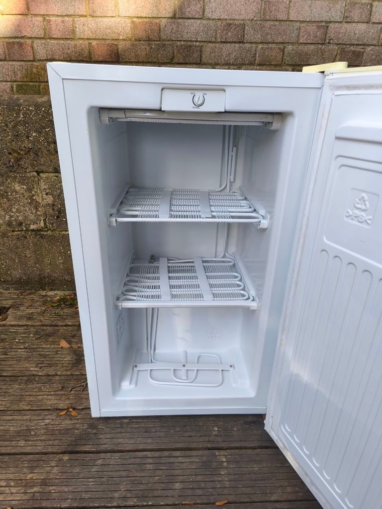 Freezer undercounter CURRYS * A+ Energy 