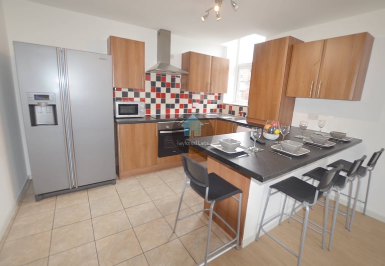 ONE BEDROOM AVAILABLE TO RENT IN A STUDENT HOUSE SHARE IN HEATON - £91PPPW