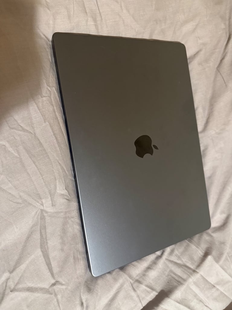 MacBook Pro 2023 M3 pro chip 16 inch 