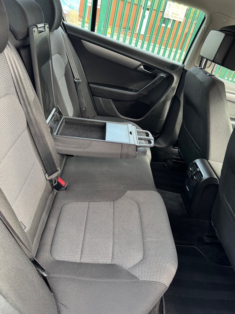 Volkswagen, PASSAT, Saloon, 2011, Semi-Auto, 1968 (cc), 4 doors