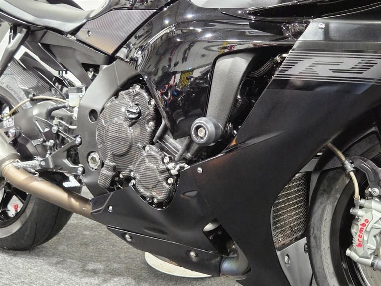 Yamaha R1 FULL SPARK EXHAUST! CARBON EXTRAS! LOVELY CONDITION! LOW