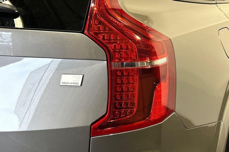 2021 Volvo XC90 Recharge R-Design, T8 AWD plug-in hybrid, 7 Seats ESTATE Petrol/Electric Hybrid A...