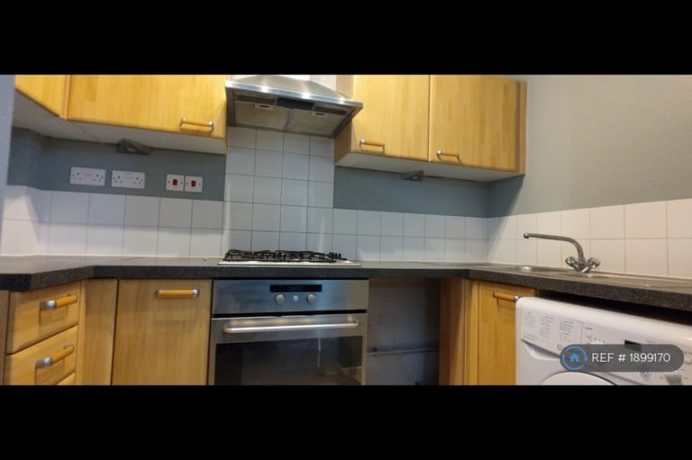 2 bedroom flat in Tideslea Path, London, SE28 (2 bed) (#1899170)