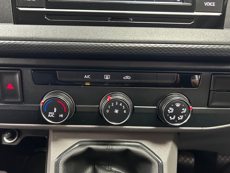 2024 Volkswagen Transporter 2.0 TDI T30 Startline Kombi FWD SWB Euro 6 (s/s) 5dr WINDOW VAN Diese...