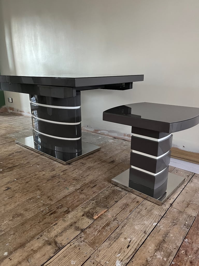 image for Rimini extending dining table