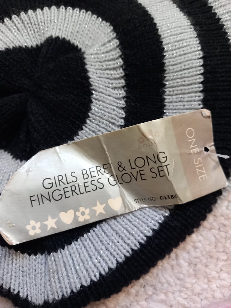 New Scarf with Beret with long fingerless gloves and hat set. Both for £3.  