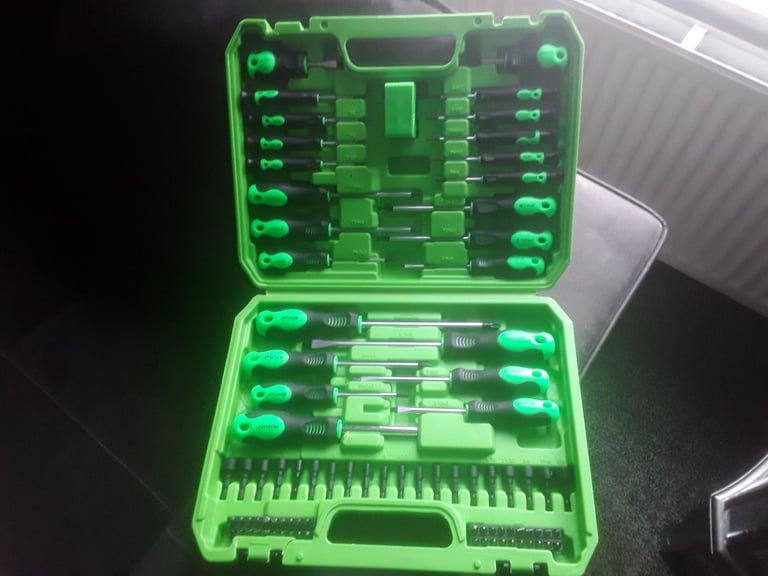 image for 86 piece screwdriver set with ordinary screwdrivers and star drive screwdrivers new set